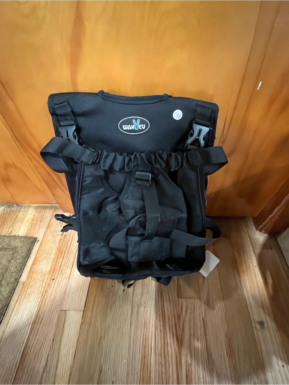 Wakytu Legs-Out Pet Carrier Backpack - Picture 2 of 6